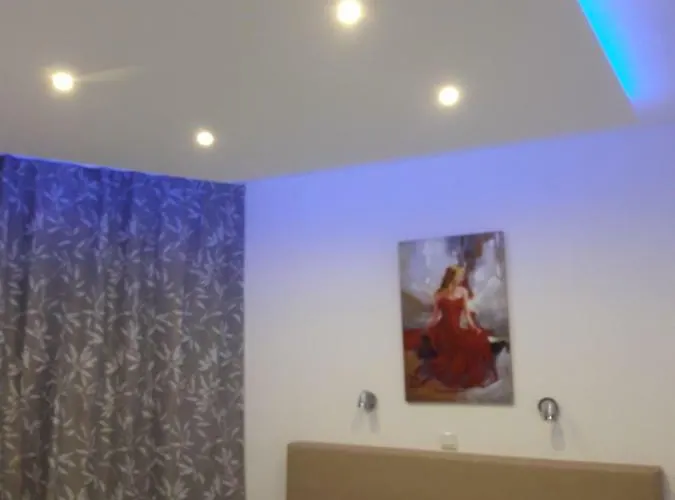 P L Sunorama Garden 302 *